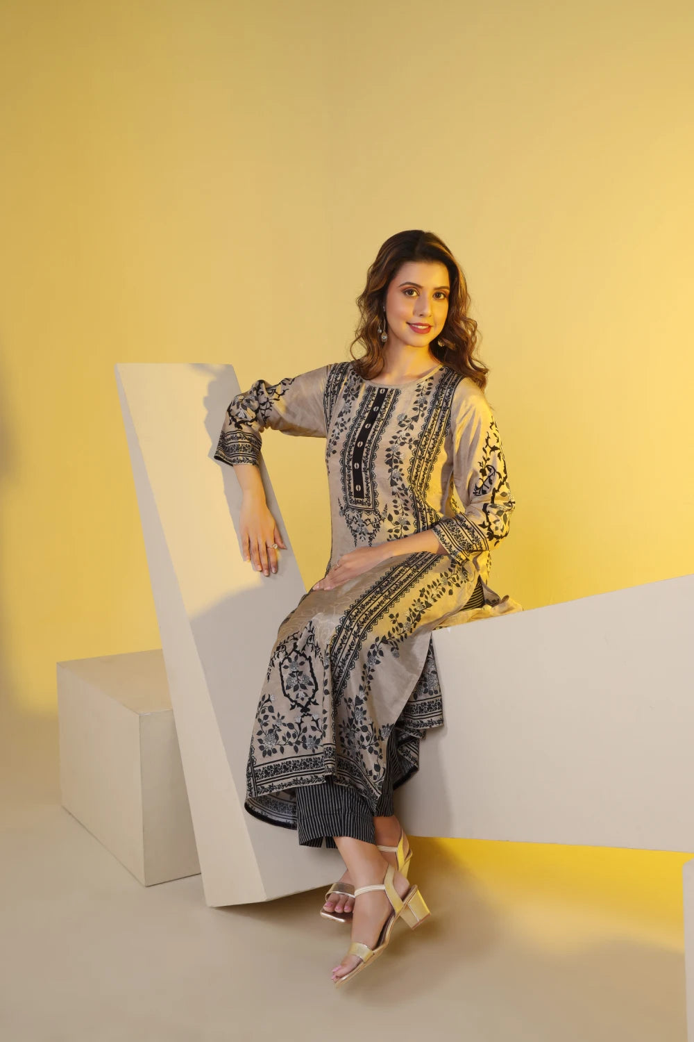 Fantasia Women's Ethnic Wear  Viscose Printed KURTA BEIGE (F-2850)